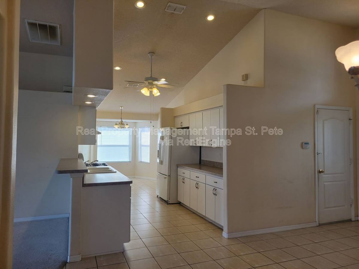 1314 Avonwood Ct - Photo 5 of 10
