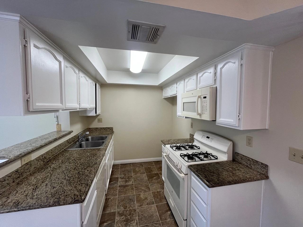 430 South Niagara Street - Photo 3 of 50