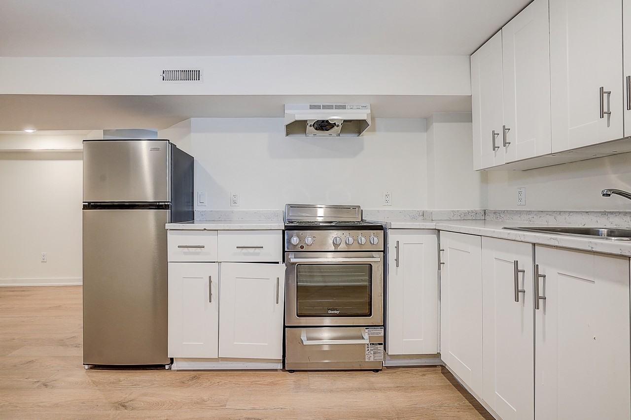 96 Wiltshire Ave - Photo 2 of 28