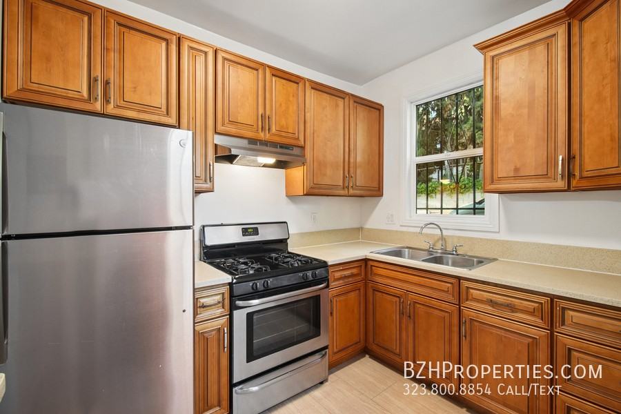 1267 Vin Scully Ave Property - Photo 2 of 8