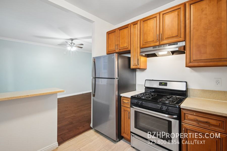1267 Vin Scully Ave Property - Photo 3 of 8