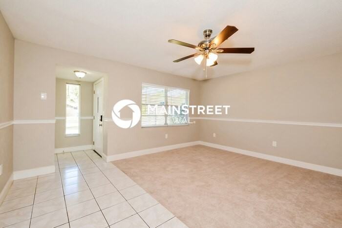 2426 Pinehurst St - Photo 3 of 16
