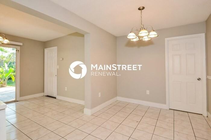 2426 Pinehurst St - Photo 4 of 16