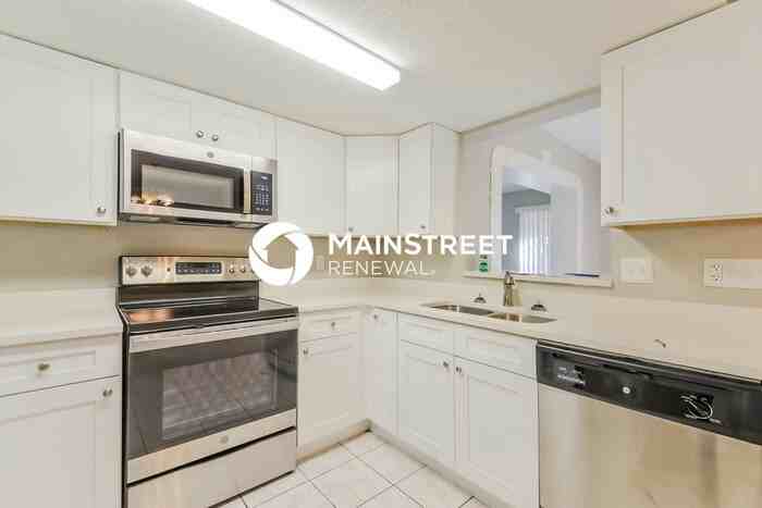 2426 Pinehurst St - Photo 6 of 16