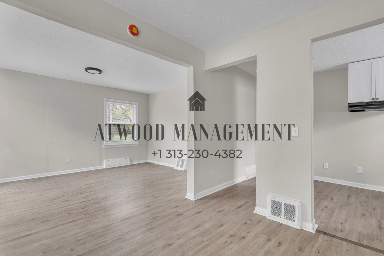 18437 Trinity St - Photo 3 of 14