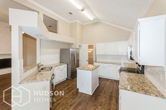 2702 Kingswood Ct - Photo 4 of 16