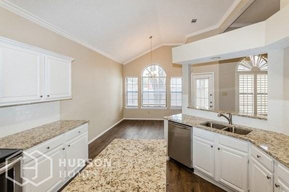 2702 Kingswood Ct - Photo 5 of 16