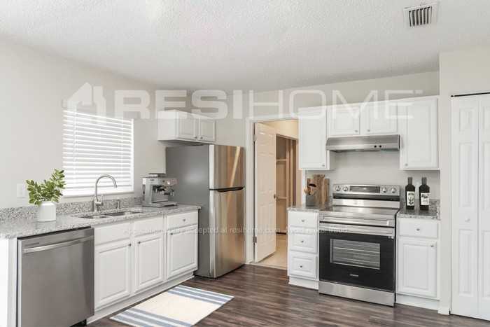 6733 Ovid Ave - Photo 4 of 17