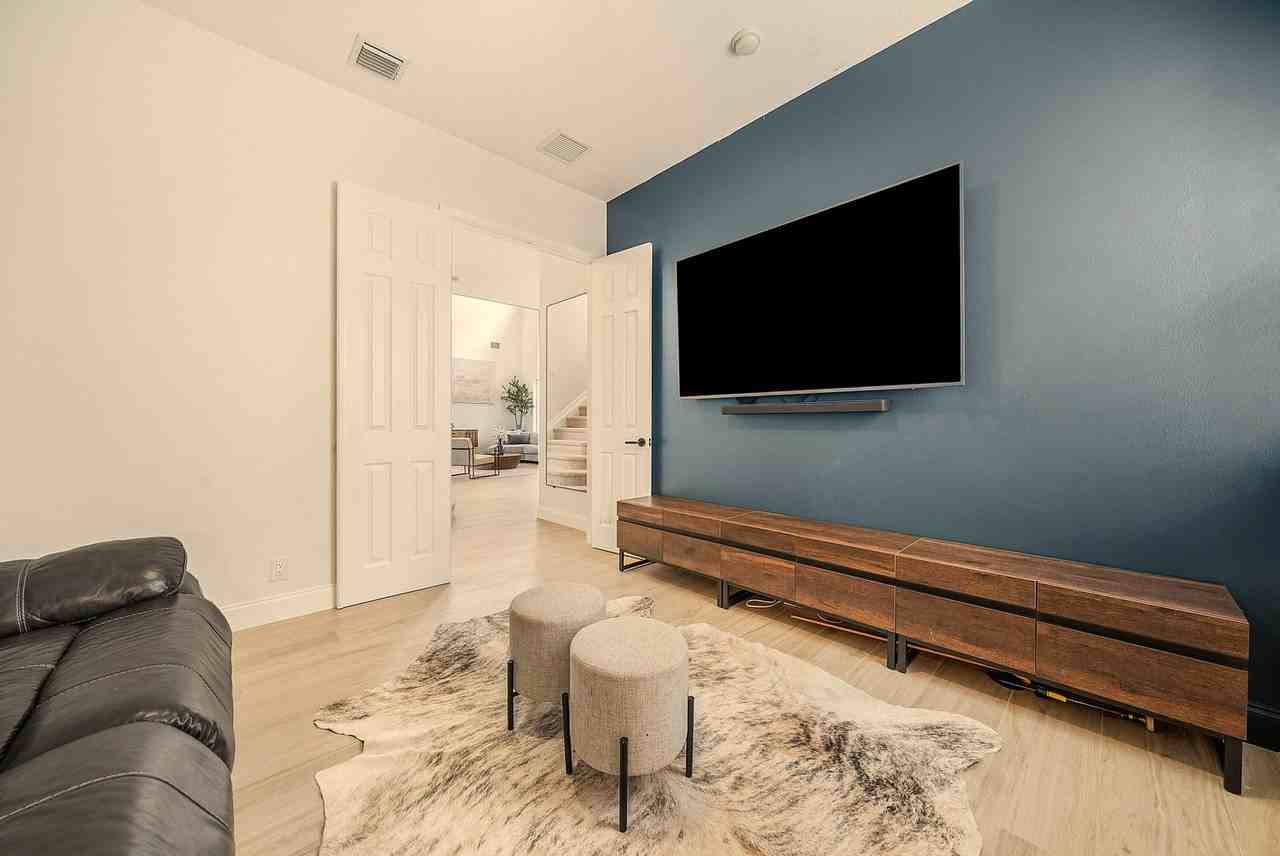 10317 Oak Meadow Ln - Photo 5 of 11