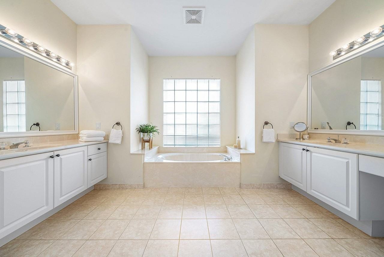 10317 Oak Meadow Ln - Photo 7 of 11