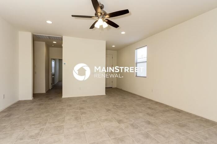 13995 E Golden Oaks Rd - Photo 3 of 15