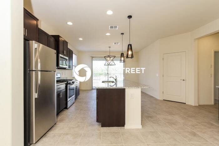 13995 E Golden Oaks Rd - Photo 5 of 15