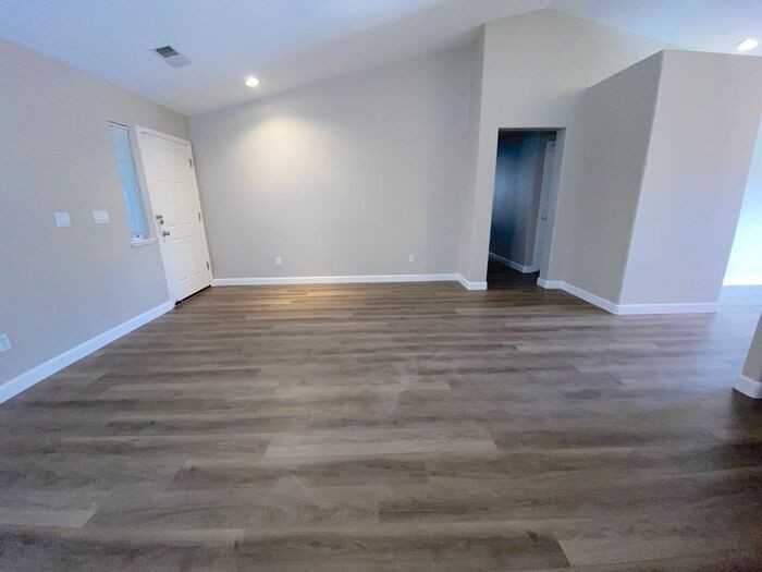 9404 Long River Dr - Photo 6 of 32