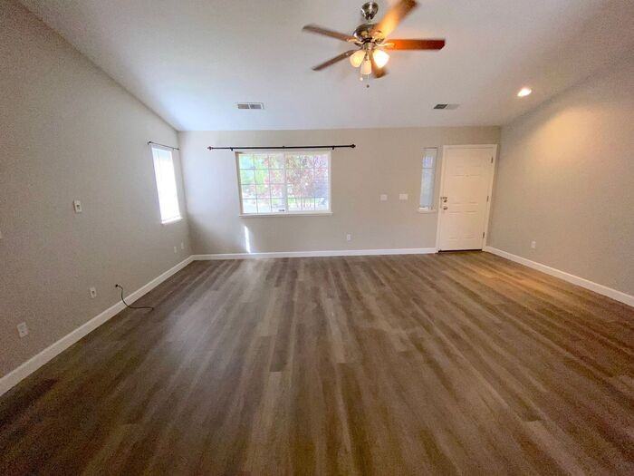 9404 Long River Dr - Photo 7 of 32