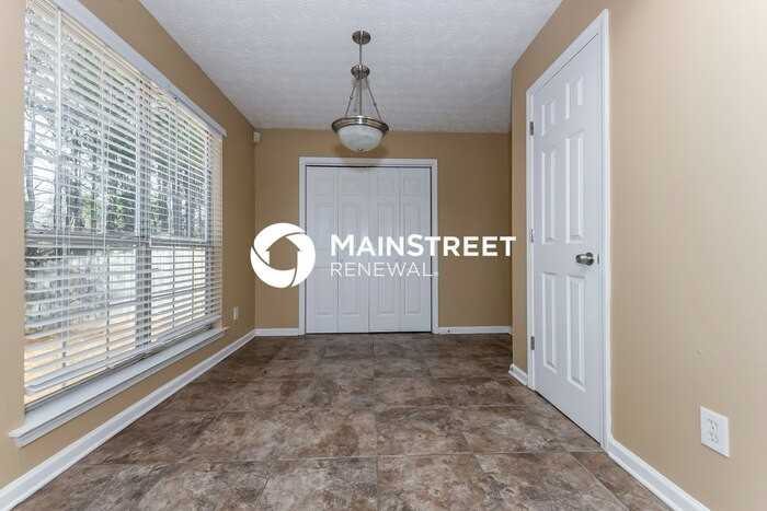 153 Bay Court Dr - Photo 4 of 15