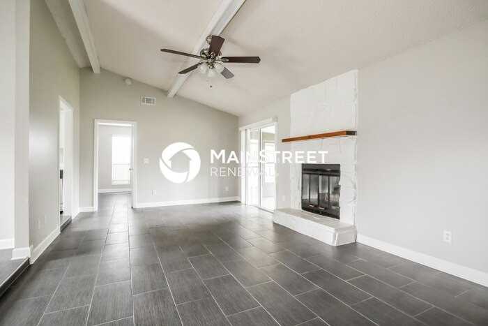 10918 Knottingby Dr - Photo 5 of 16