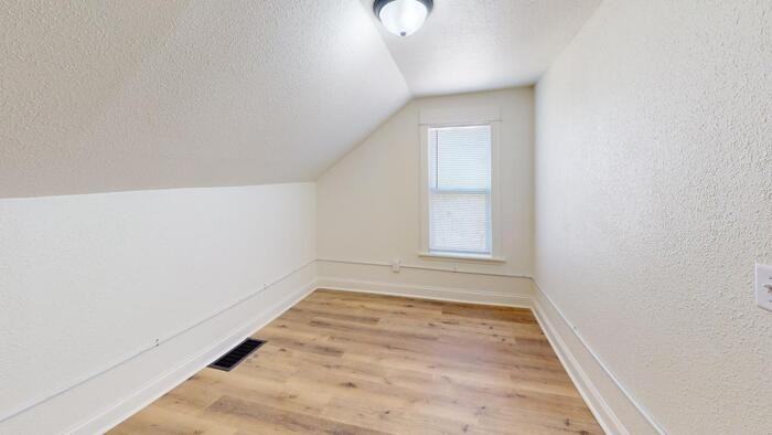 106 4th St Ne - Photo 3 of 9