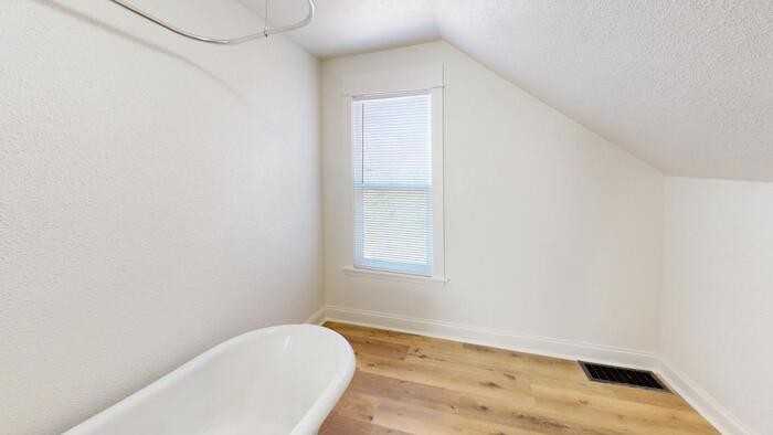 106 4th St Ne - Photo 5 of 9