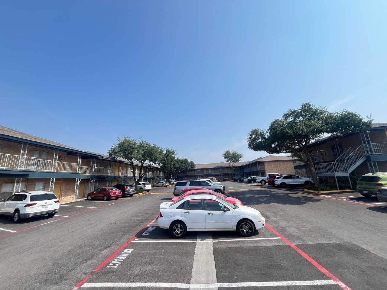 Town Oaks Apartments - Photo 3 of 24