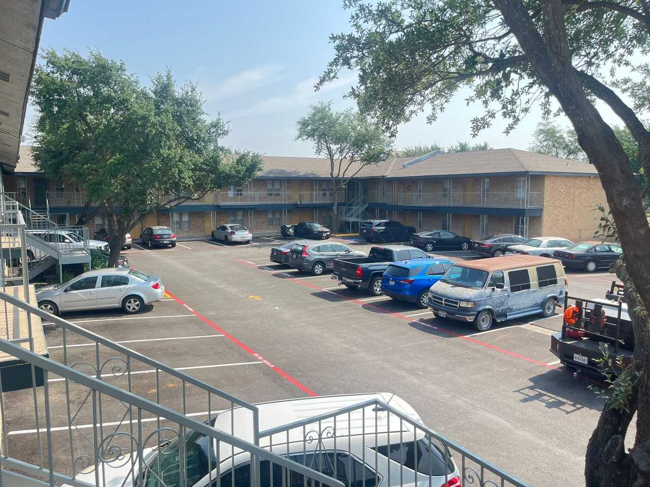 Town Oaks Apartments - Photo 6 of 24