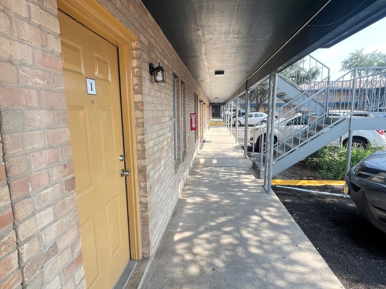 Town Oaks Apartments - Photo 7 of 24