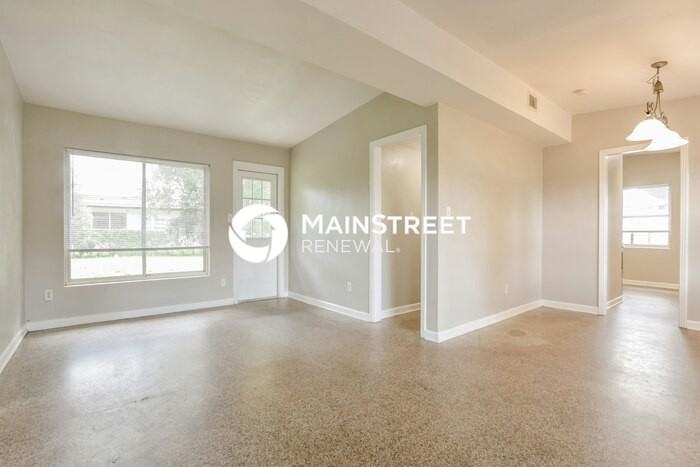 4310 Yorkshire Ln - Photo 2 of 16