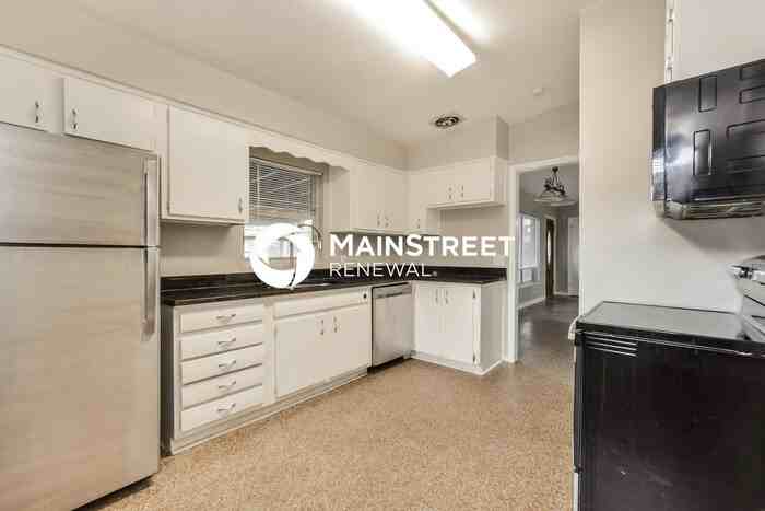4310 Yorkshire Ln - Photo 7 of 16