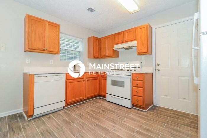 7262 Bridgeport Ct - Photo 7 of 17