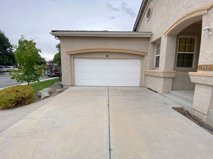 4550 Mount Bachelor Dr - Photo 3 of 45