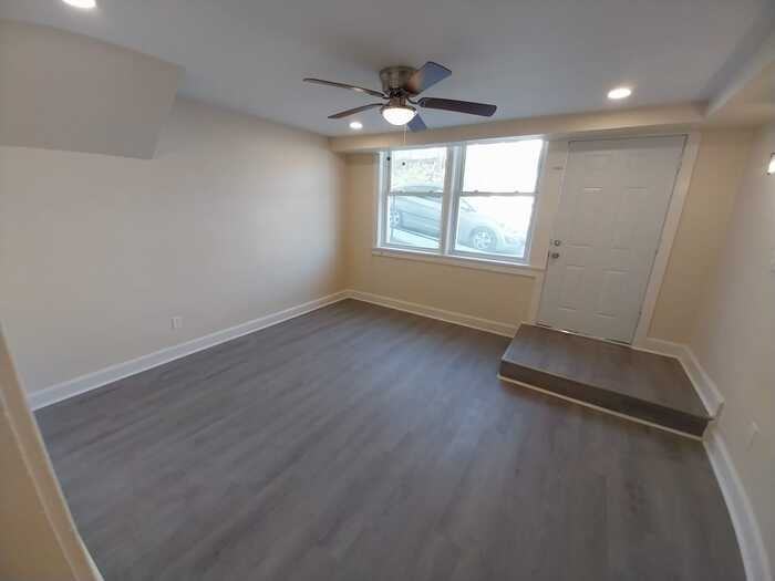 118 W B St #9 - Photo 3 of 15