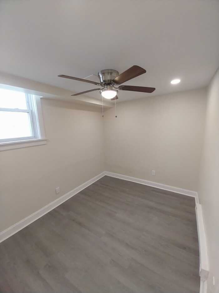 118 W B St #9 - Photo 5 of 15