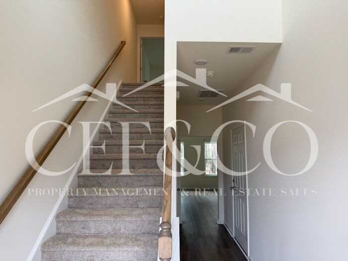 1119 Silverbend Trl - Photo 2 of 19