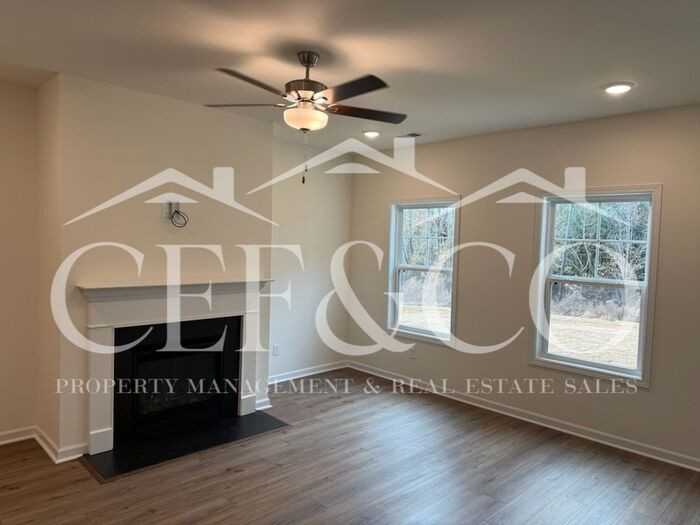 1119 Silverbend Trl - Photo 3 of 19