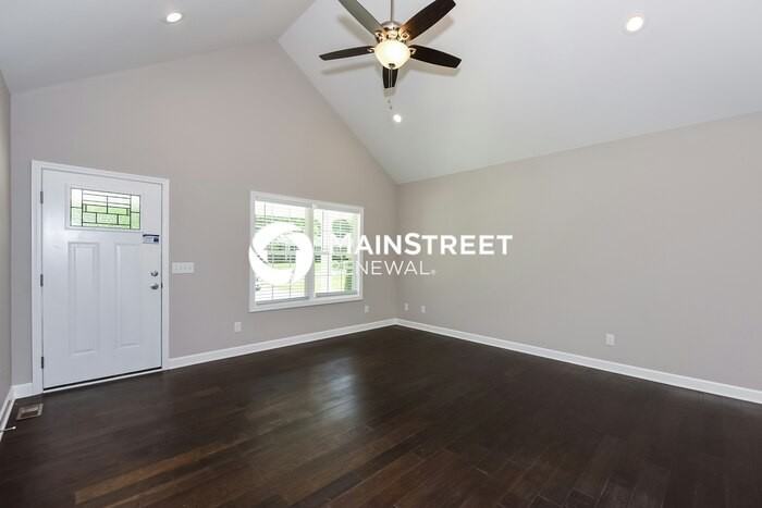 120 Lynn Dr - Photo 3 of 16