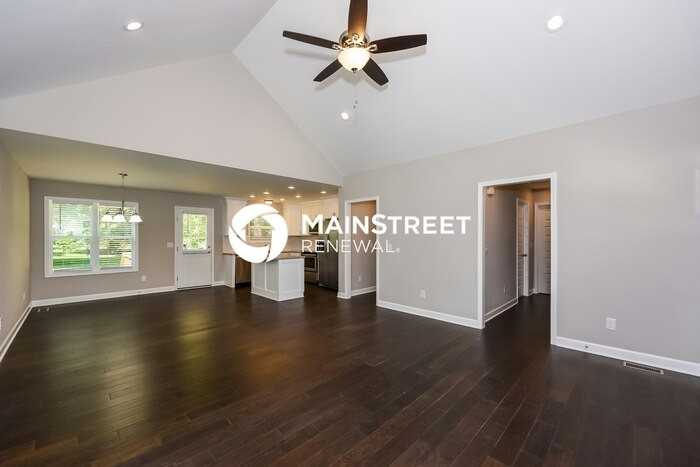 120 Lynn Dr - Photo 4 of 16