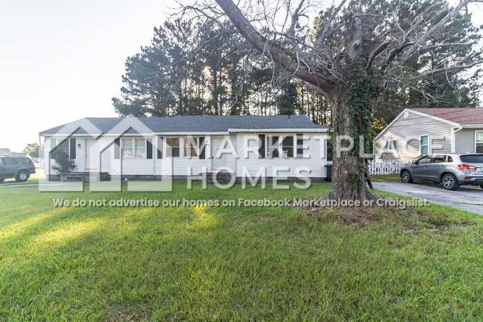 2247 Onslow Dr - Photo 2 of 23
