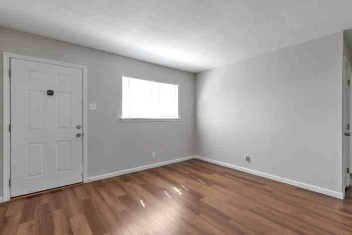 809 John Adams Dr - Photo 3 of 12
