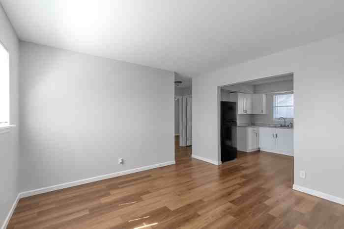 809 John Adams Dr - Photo 4 of 12