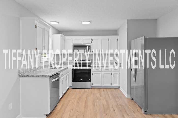 216 Putnam St - Photo 4 of 23