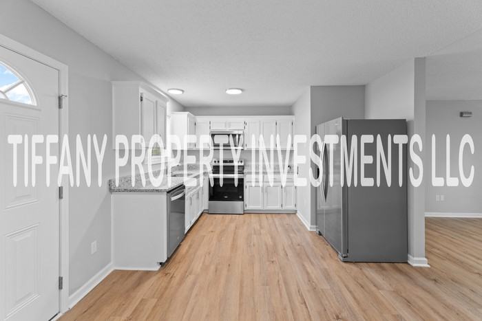 216 Putnam St - Photo 5 of 23