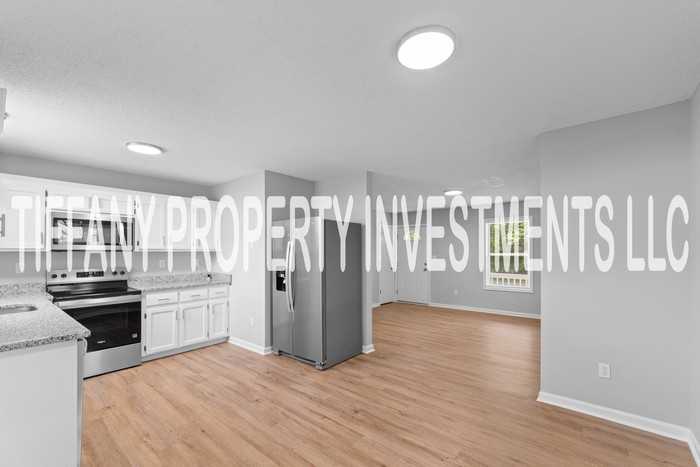 216 Putnam St - Photo 6 of 23
