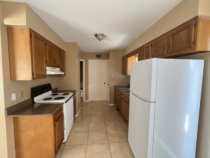 1612 Sam Houston Dr #DC - Photo 3 of 10