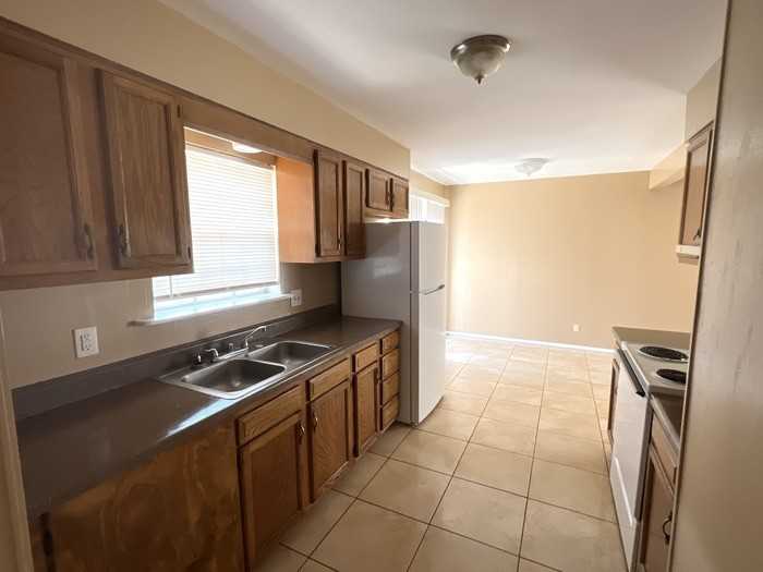 1612 Sam Houston Dr #DC - Photo 4 of 10