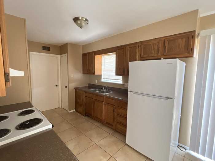 1612 Sam Houston Dr #DC - Photo 5 of 10