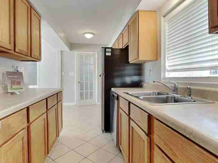 10927 Regency Dr - Photo 6 of 20