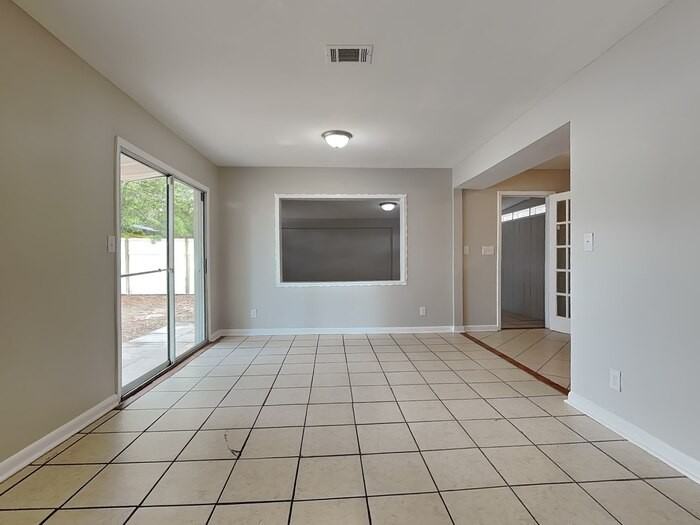 10927 Regency Dr - Photo 7 of 20