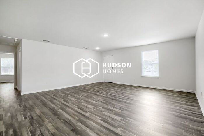 318 Bay Ct - Photo 3 of 14