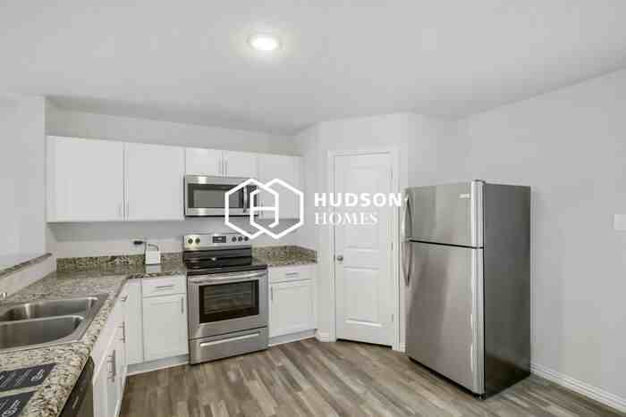 318 Bay Ct - Photo 5 of 14