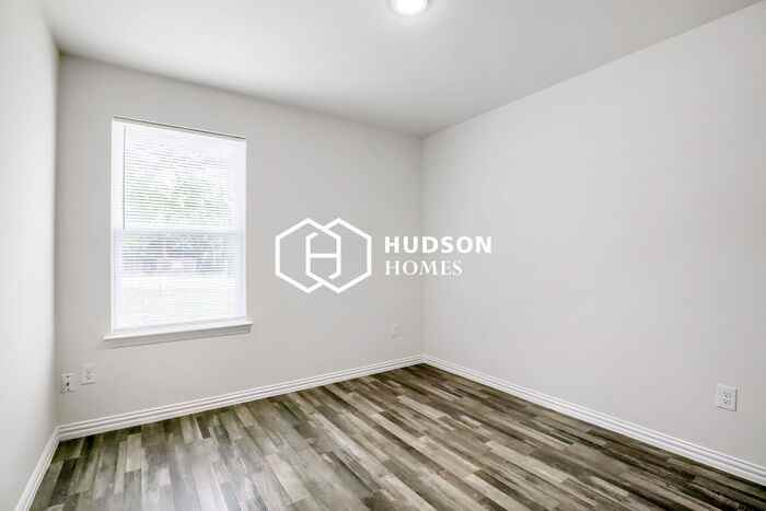 318 Bay Ct - Photo 7 of 14