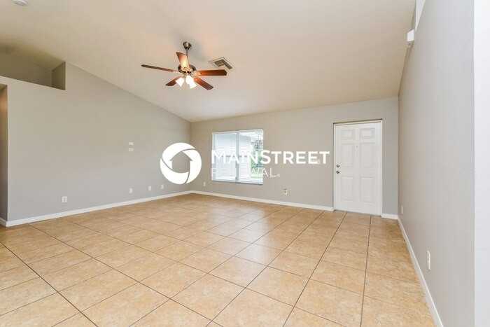 802 W 11th St - Photo 4 of 16